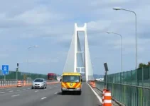 interdição passarela Avenida Júlio César