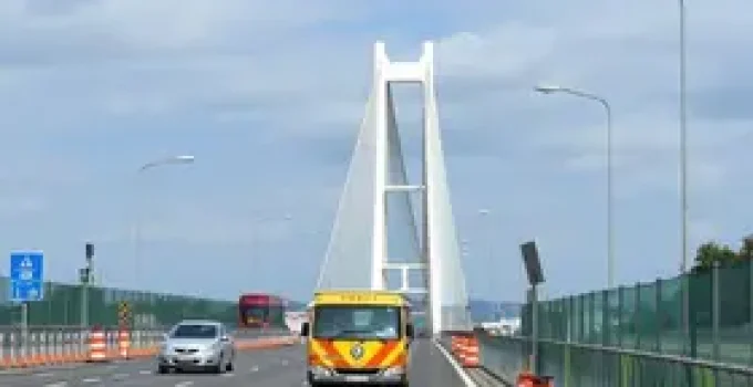 interdição passarela Avenida Júlio César