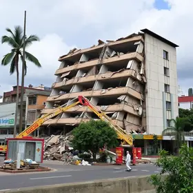 fachada de prédio desaba Belém